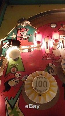 BALLY 4 QUEENS 1970's VINTAGE E/M PINBALL MACHINE with ZIPPER FLIPPERS