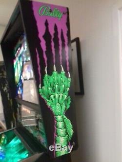 Bally Creature From the Black Lagoon Pinball Machine in good condition