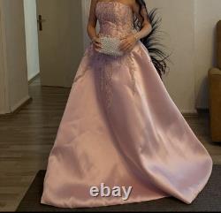 Elegant pink gown evening dress with delicate embroidery