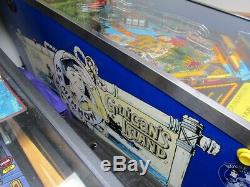 Pinball Machine. Gilligans Island. Bally