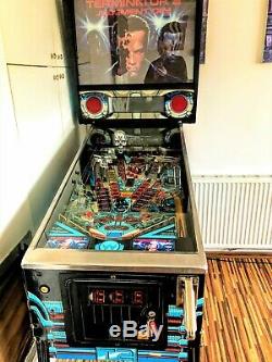 Pinball Machine Williams Terminator 2 machine in a very good condition