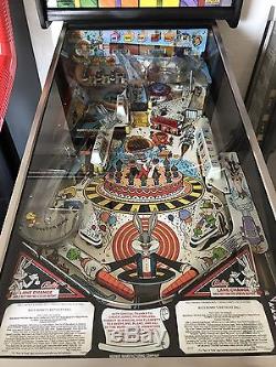Pinball machine Bugs Bunny Birthday Ball. By Bally