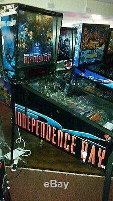 SEGA INDEPENDENCE DAY ID4 arcade pinball good working order LEDs RARE game