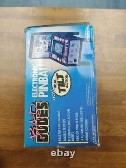 1983 Remco BAD DUDES Jeu de Flipper LCD Incliné En Boîte Très Rare Fonctionnel Cadeau Rétro