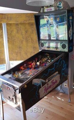 1992 Addams Famille Pinball Machine. Excellent État Remis À Neuf