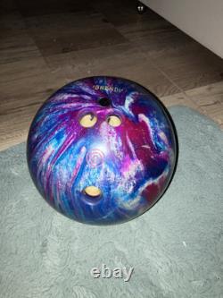2 boules de bowling en ébonite Maxim de 14 lb et 8 lb avec sac à roulettes