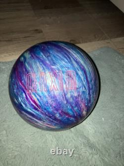 2 boules de bowling en ébonite Maxim de 14 lb et 8 lb avec sac à roulettes