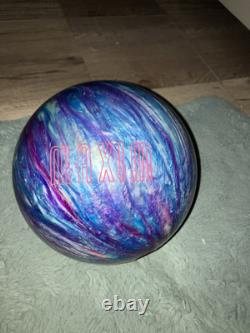 2 boules de bowling en ébonite Maxim de 14 lb et 8 lb avec sac à roulettes