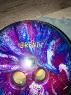 2 boules de bowling en ébonite Maxim de 14 lb et 8 lb avec sac à roulettes