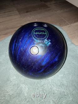 2 boules de bowling en ébonite Maxim de 14 lb et 8 lb avec sac à roulettes