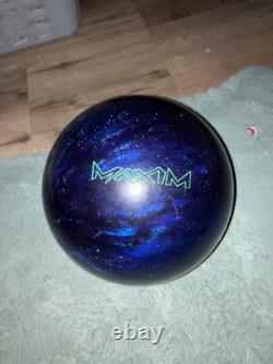 2 boules de bowling en ébonite Maxim de 14 lb et 8 lb avec sac à roulettes