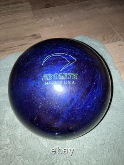 2 boules de bowling en ébonite Maxim de 14 lb et 8 lb avec sac à roulettes