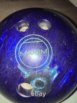 2 boules de bowling en ébonite Maxim de 14 lb et 8 lb avec sac à roulettes