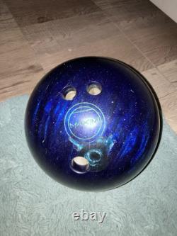 2 boules de bowling en ébonite Maxim de 14 lb et 8 lb avec sac à roulettes