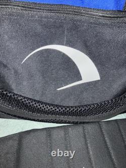 2 boules de bowling en ébonite Maxim de 14 lb et 8 lb avec sac à roulettes