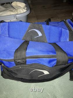 2 boules de bowling en ébonite Maxim de 14 lb et 8 lb avec sac à roulettes