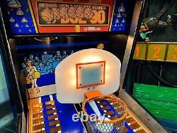 BASKETBALL 1994 Williams Midway Hot Shot Flipper Pinball RARE OLD USA GAME	

<br/>  <br/>Le basket-ball 1994 Williams Midway Hot Shot Flipper Pinball Jeu rare ancien USA