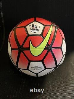 Ballon officiel de match Nike Ordem Premier League 2015/16. Souvenirs de football NUFC