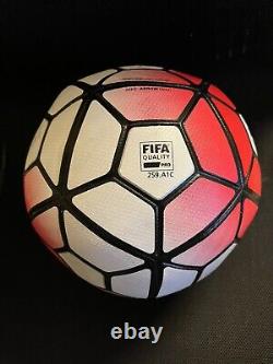 Ballon officiel de match Nike Ordem Premier League 2015/16. Souvenirs de football NUFC