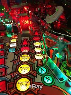 Bally Attack De Mars Pinball Machine. Complètement Rénové. Semble Fantastique