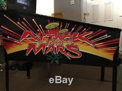 Bally Attack De Mars Pinball Machine. Complètement Rénové. Semble Fantastique