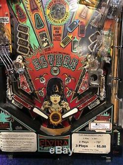 Bally Elvira Et La Machine De Flipper De Monstres De Fête Remplie Playfield. Travaux