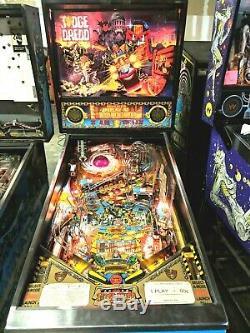 Bally Judge Dredd Pinball Machine Fonctionne Très Bien