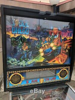 Bally Judge Dredd Pinball Machine Fonctionne Très Bien