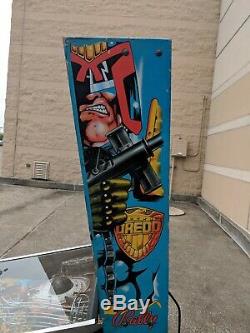 Bally Judge Dredd Pinball Machine Fonctionne Très Bien