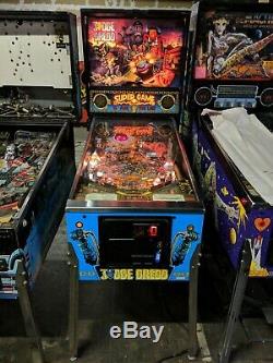 Bally Judge Dredd Pinball Machine Fonctionne Très Bien