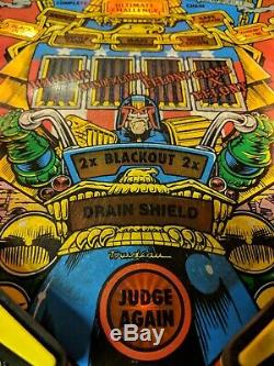 Bally Judge Dredd Pinball Machine Fonctionne Très Bien