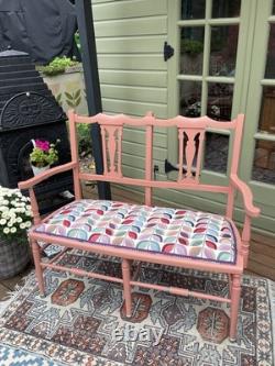 Banc deux places peint en Farrow and Ball Rouge Terre avec assise à motif rétro