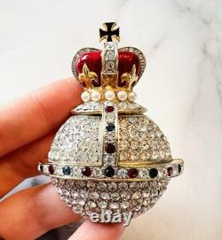 Broche Vintage Butler & Wilson Orbe de Couronnement en Émail Rouge avec Cristaux Bleus et Perles
