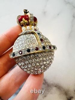 Broche Vintage Butler & Wilson Orbe de Couronnement en Émail Rouge avec Cristaux Bleus et Perles