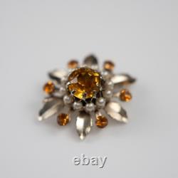 Broche en or en forme de fleur avec pierre orange portée par Lucille Ball, Sydney Guilaroff.