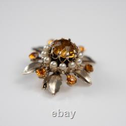 Broche en or en forme de fleur avec pierre orange portée par Lucille Ball, Sydney Guilaroff.