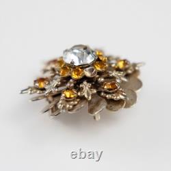 Broche en orange et cristaux de rhinocéros clairs portée et possédée par Lucille Ball de Sydney Guilaroff Broche en orange et cristaux de rhinocéros clairs portée et possédée par Lucille Ball de Sydney Guilaroff