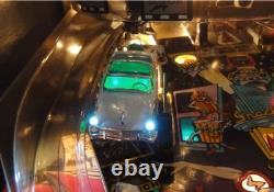 CREATURE DU LAGON NOIR Flipper PINK Crown Vic Automobile Modifiée