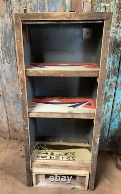 Cabinet de boissons en forme de machine à flipper avec étagères en bois pour salle de jeux ou coin homme