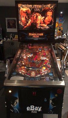 Demolition Man Flipper Machine Arcade Great Condition