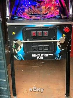 Demolition Man Pinball Machine De Williams