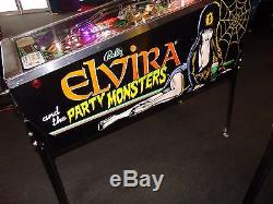 Elvira Et The Party Monsters Pinball Machine Led's Très Nice