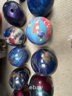 Ensemble de boules de bowling avec sacs de transport et divers articles
