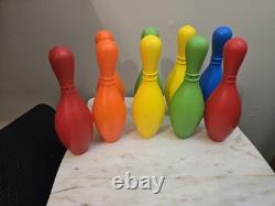 Ensemble de bowling Empire e Color vintage des années 1970 - 9 quilles et 2 boules Crow T. Robot
