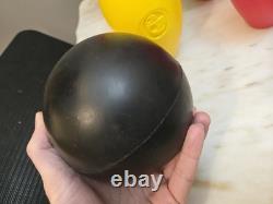 Ensemble de bowling Empire e Color vintage des années 1970 - 9 quilles et 2 boules Crow T. Robot