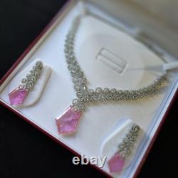 Ensemble de collier en pierre doublette rose avec boucles d'oreilles en bijou plaqué or blanc