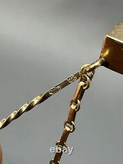 Épingle à chapeau en or 14 carats autrichienne de style victorien avec boule émaillée guilloché de cirque et dés sceptre.