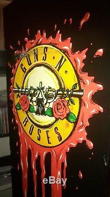 Flipper De Guns N 'roses Avec Des Canons Extras N Roses