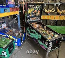 Flipper Pinball Bally 1992 CREATURE FROM THE BLACK LAGOON 100% fonctionnel. Non restauré.