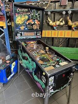 Flipper Pinball Bally 1992 CREATURE FROM THE BLACK LAGOON 100% fonctionnel. Non restauré.